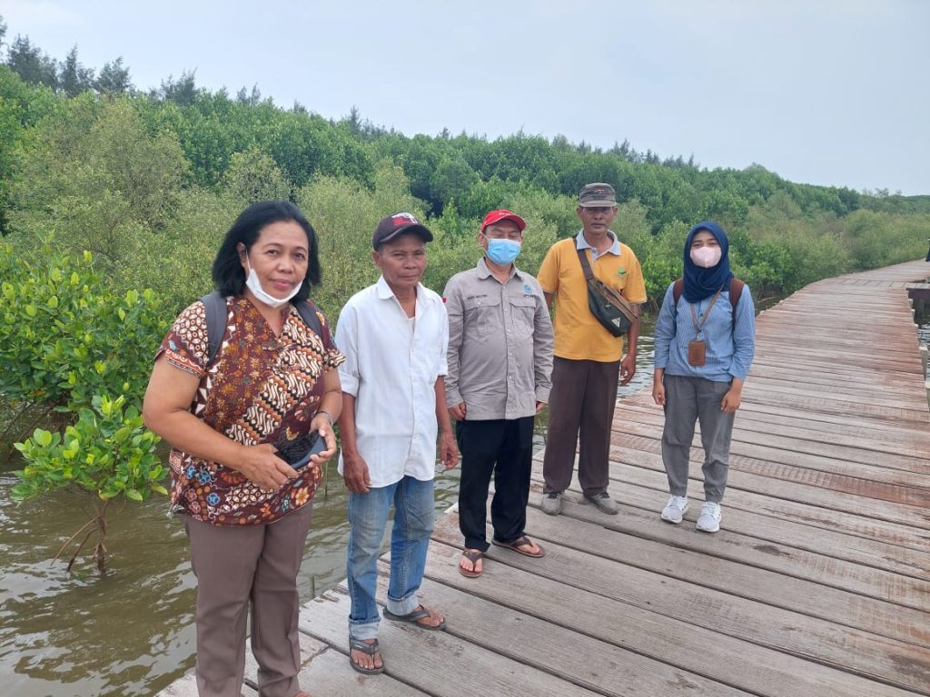 Monitoring dan evaluasi sumber benih bersama KTH Perahu Layar